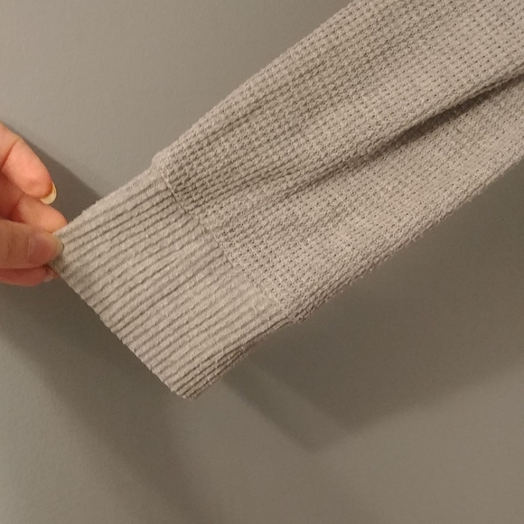 Socialite Light Grey Thermal Waffle Knit Sweater Medium Nordstrom - Picture 4 of 5